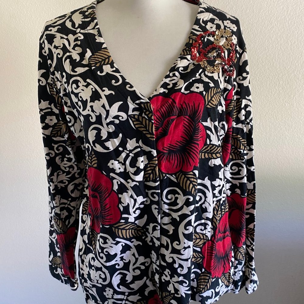 Long-sleeved v-neck blouse